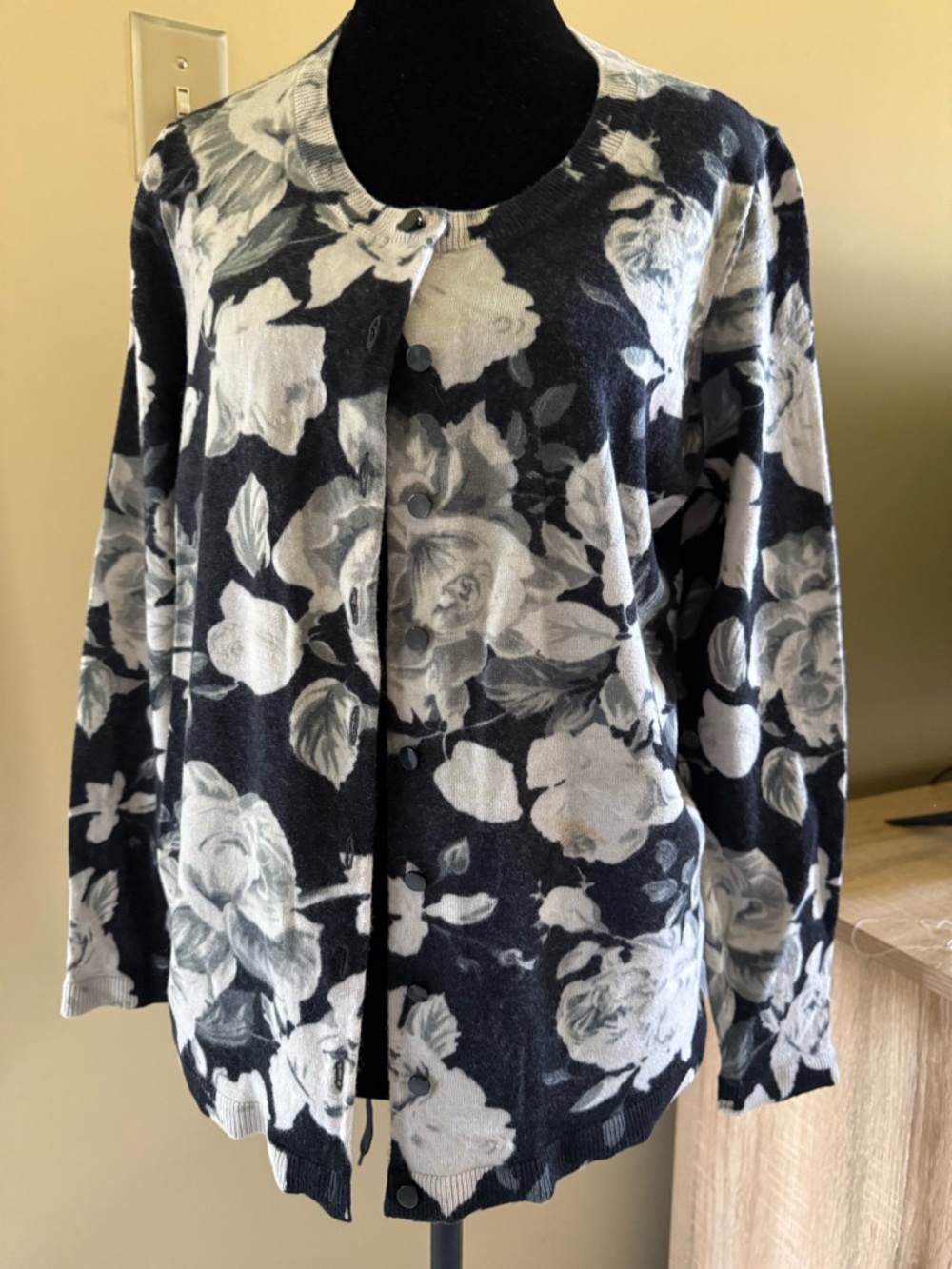 Talbots Black and White Floral Knit Cardigan Women’s Size 1X petite